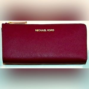 Michael Kors Quarter Zip Wallet